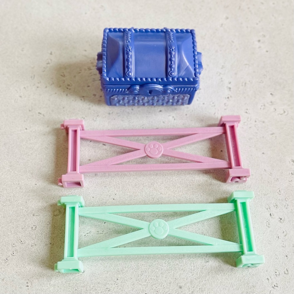 3 Pc. misc. Set Littlest Pet Shop 90s Sparkling Ponies Fence  & Treasure Chest